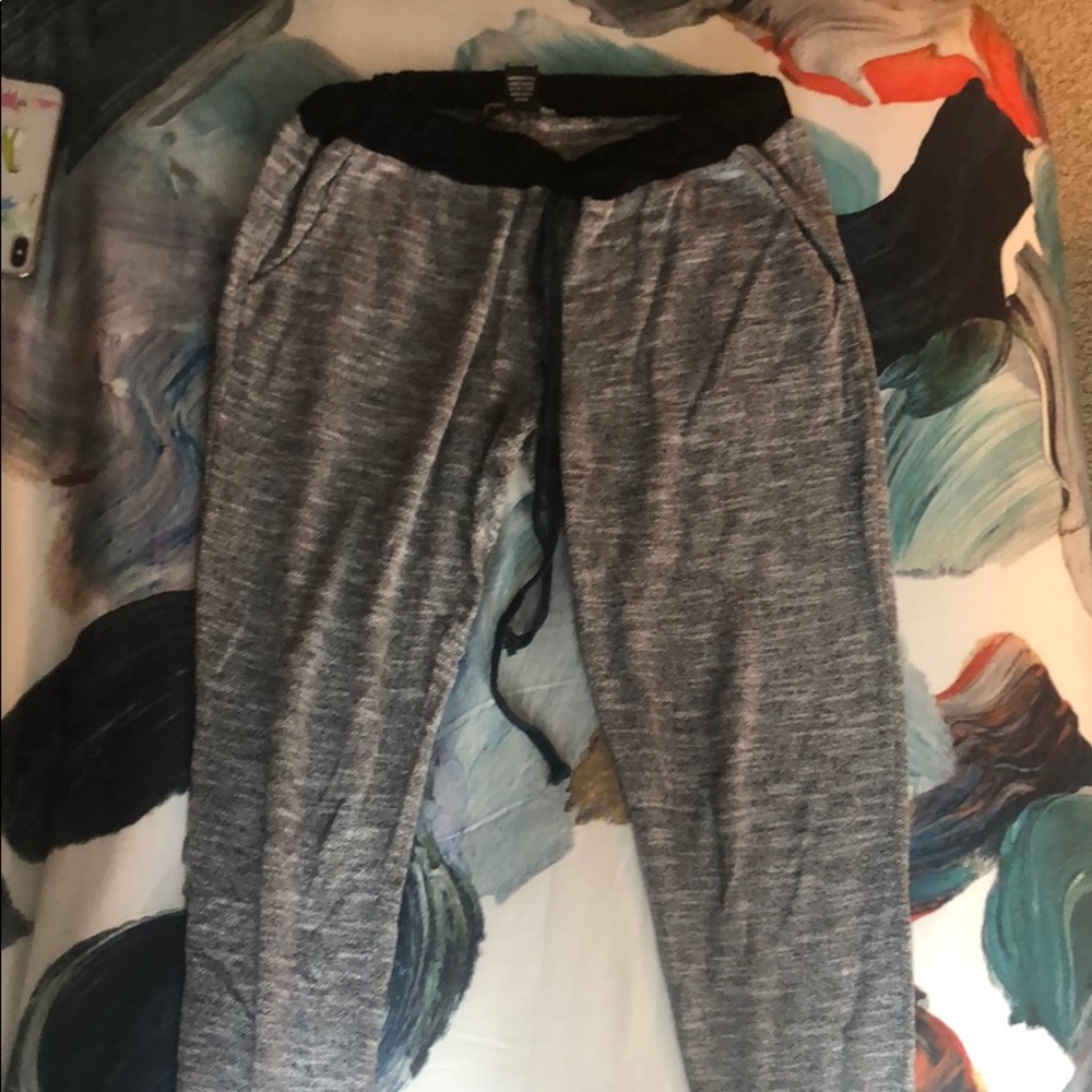 Cute drawstring sweats! Size large